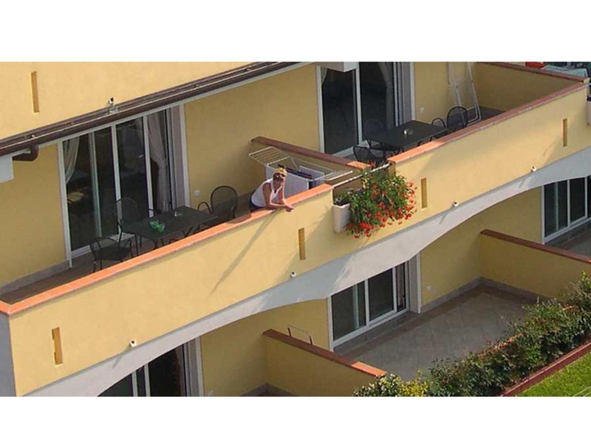 Residence Miralago Rooms & Apartments Manerba del Garda Exterior photo