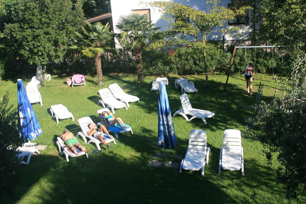 Residence Miralago Rooms & Apartments Manerba del Garda Exterior photo