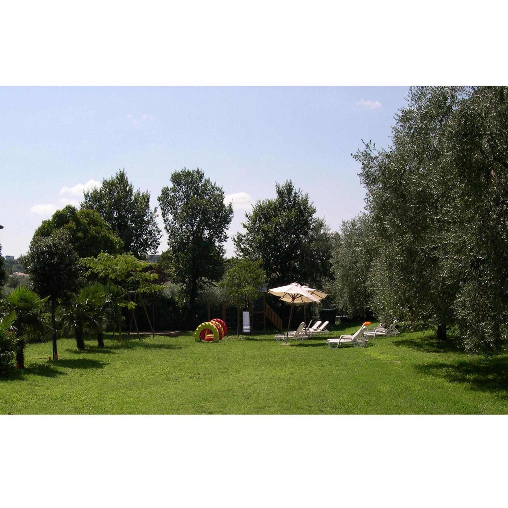 Residence Miralago Rooms & Apartments Manerba del Garda Exterior photo