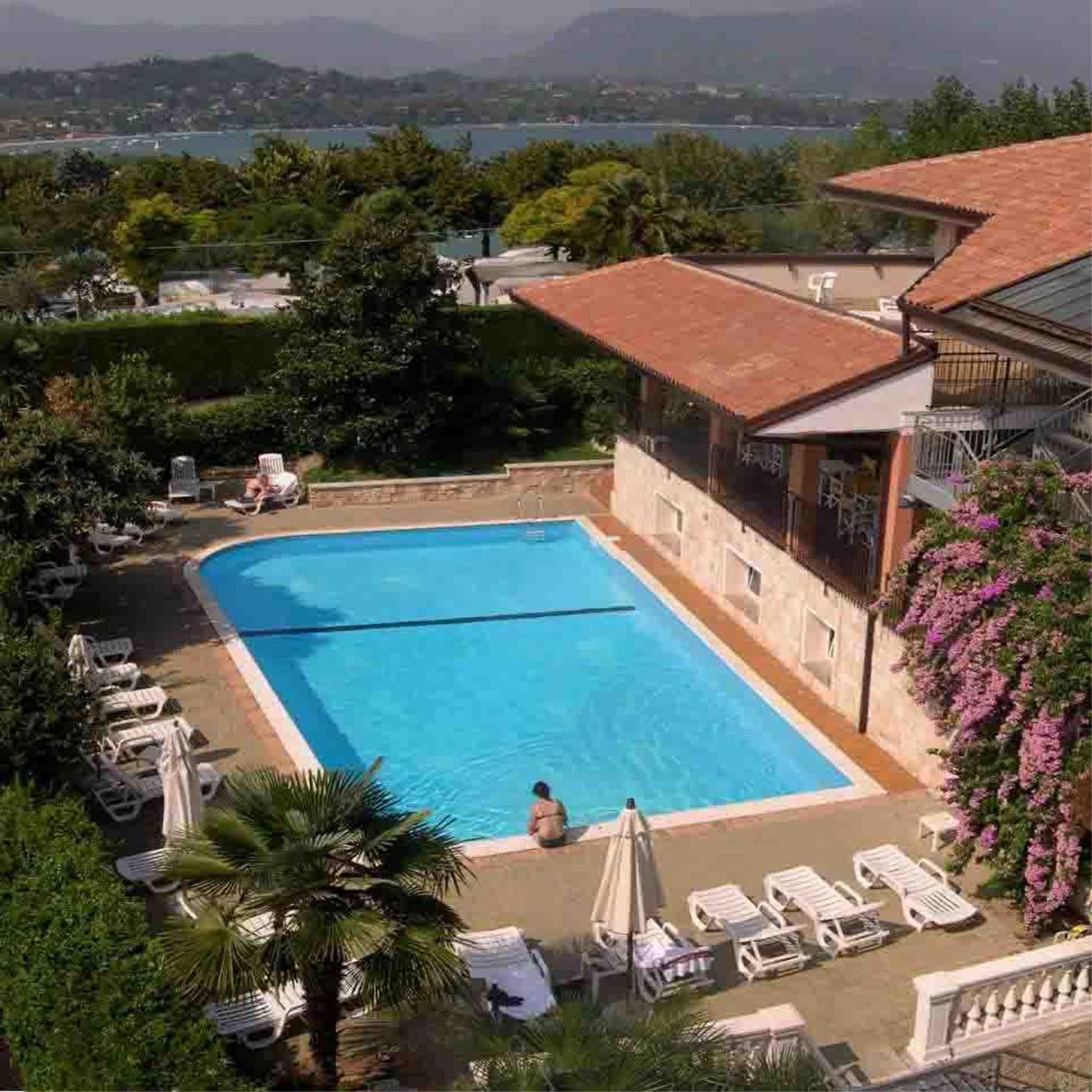 Residence Miralago Rooms & Apartments Manerba del Garda Exterior photo