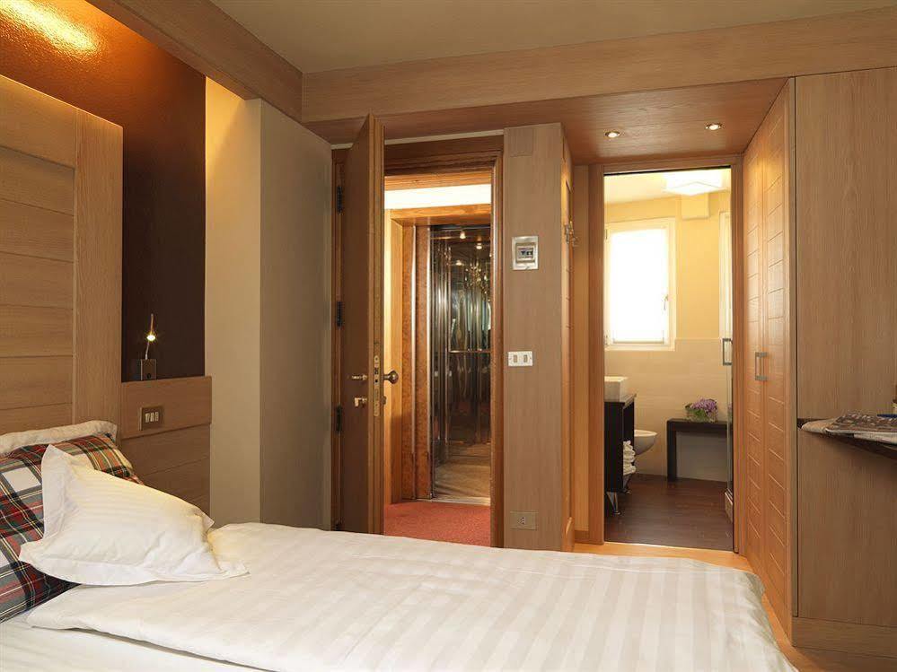 Residence Miralago Rooms & Apartments Manerba del Garda Exterior photo