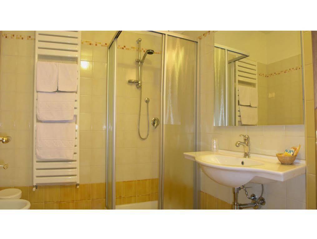 Residence Miralago Rooms & Apartments Manerba del Garda Exterior photo