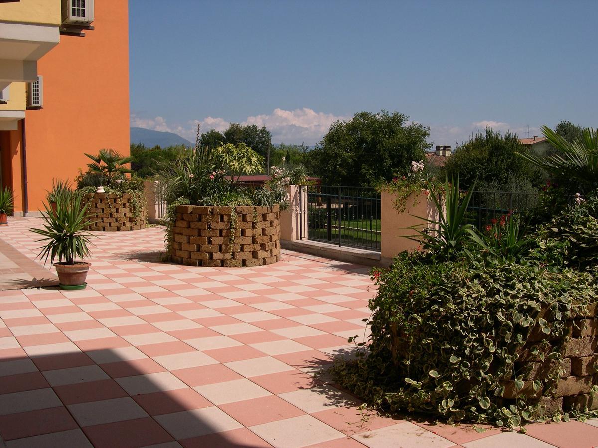 Residence Miralago Rooms & Apartments Manerba del Garda Exterior photo