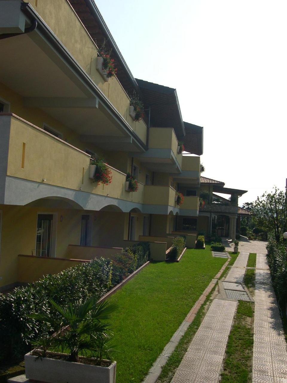 Residence Miralago Rooms & Apartments Manerba del Garda Exterior photo