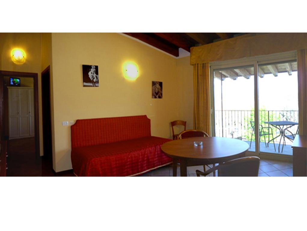 Residence Miralago Rooms & Apartments Manerba del Garda Exterior photo