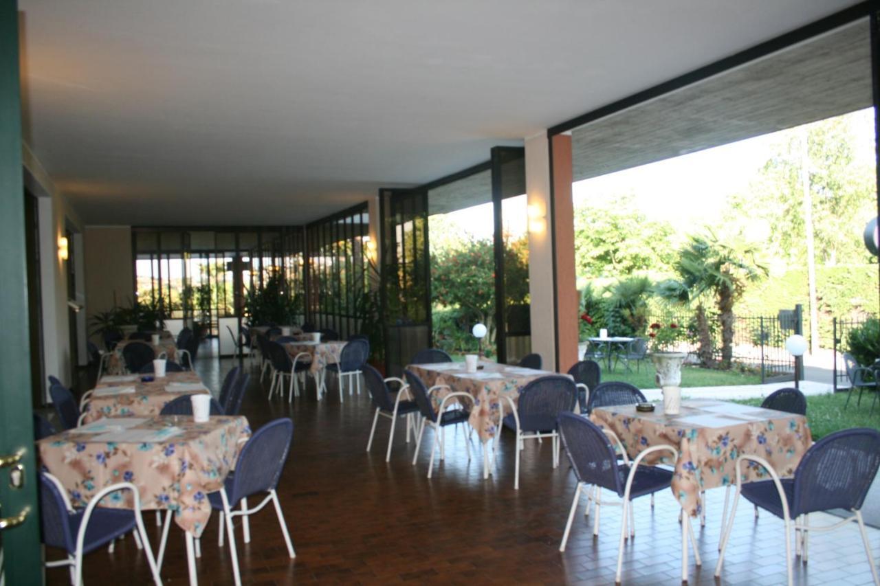 Residence Miralago Rooms & Apartments Manerba del Garda Room photo
