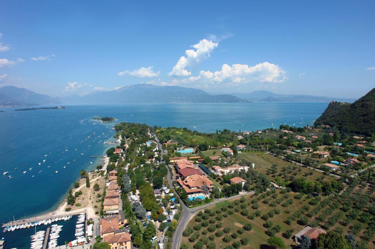 Residence Miralago Rooms & Apartments Manerba del Garda Room photo